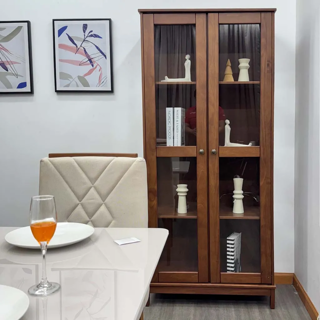 VITRINA _2_PUERTAS _PINO_CAFÉ_6.webp