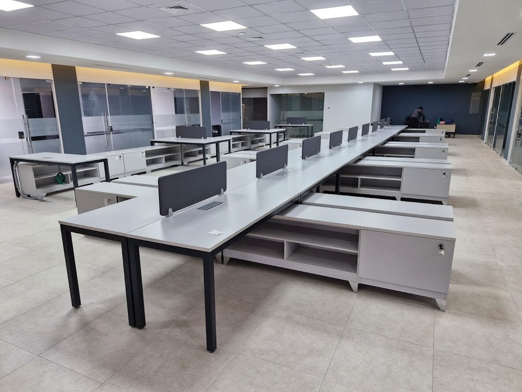 Estación de Trabajo Individual en L con Credenza Baja Contempo